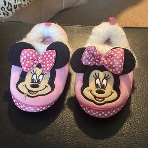 Minnie Mouse house shoes size 9/10